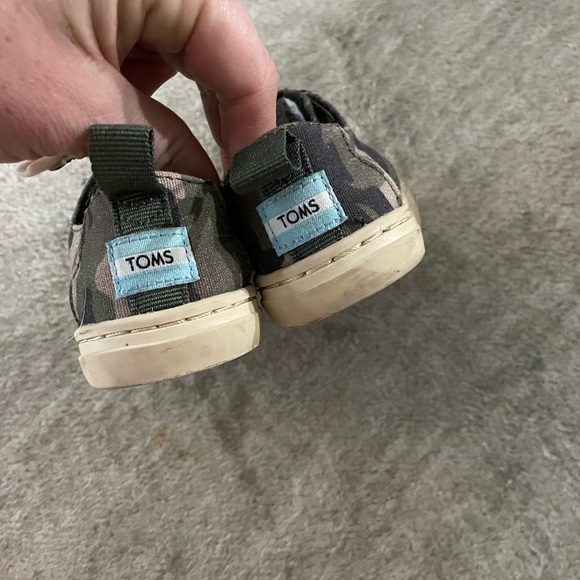 Toms for Toddler!! EXCELLENT CONDITION - Picture 4 of 5